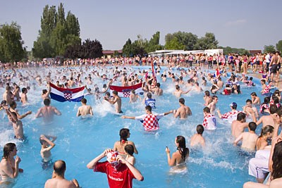 2006_06_18_Kopika_Hrvatska_Japan_bazen.jpg
